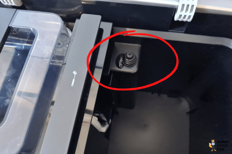 Wasserablagerung beim Frischwassertank des Ecovacs Deebot X1 Turbo ist zu sehen